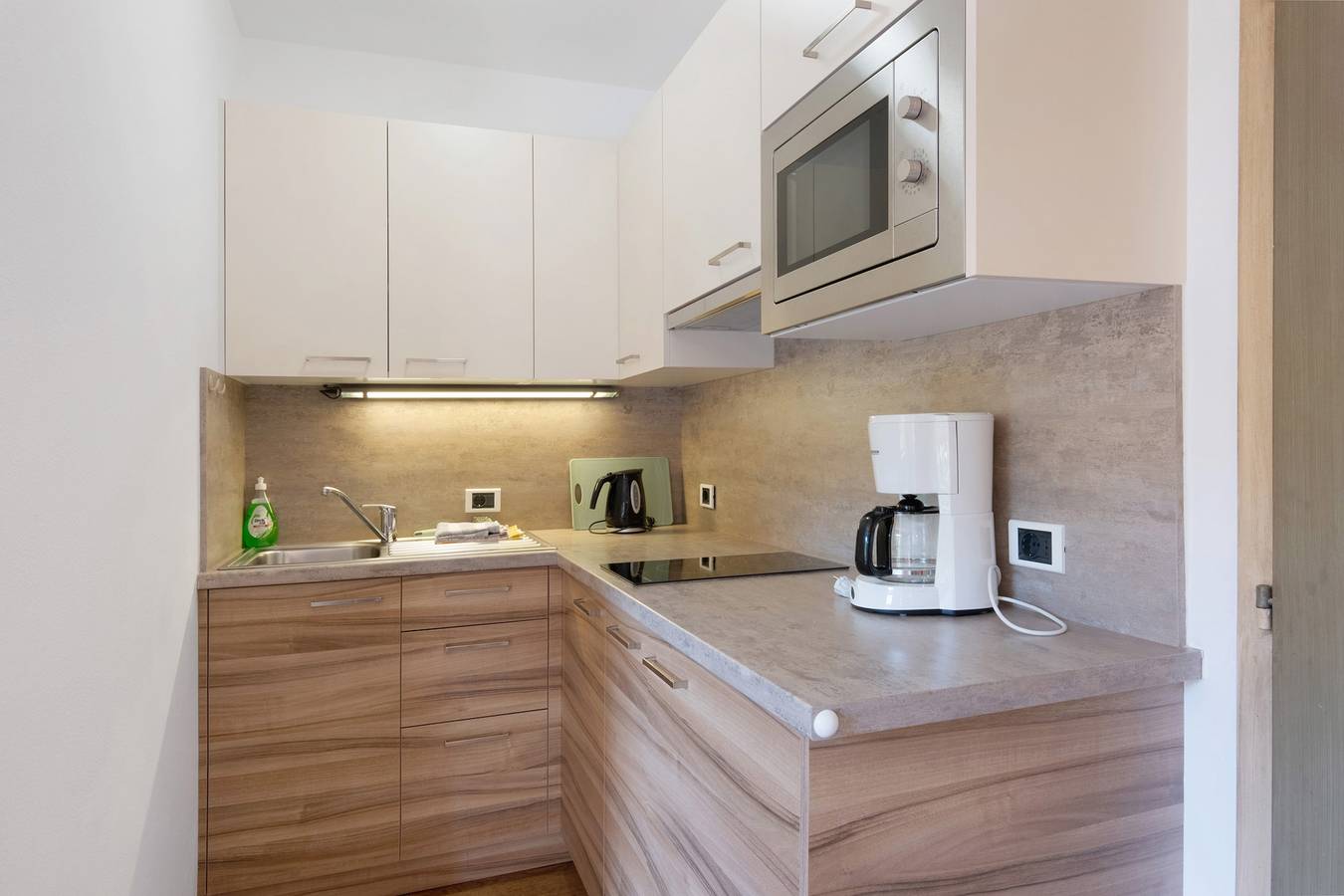 Ganze Wohnung, Ferienwohnung 'Residenz Schnatzhof Typ C6' mit Bergblick, Gemeinschaftspool und Wi-Fi in Schlanders, Nationalpark Stilfser Joch
