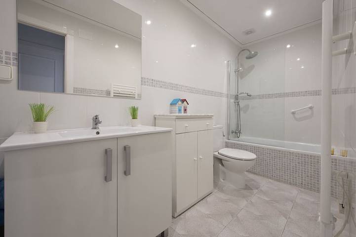 Una casa con 2 dormitorios cerca de Alicante y cerca de la playa y aeropuerto. in Santa Pola, Costa Blanca
