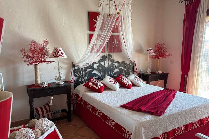 Villa Red Coral: sleeps 4, shared swimming pool, parking, in Nebida, Iglesias