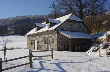 Gîte pour 9 personnes, avec terrasse et jardin dans Raulhac