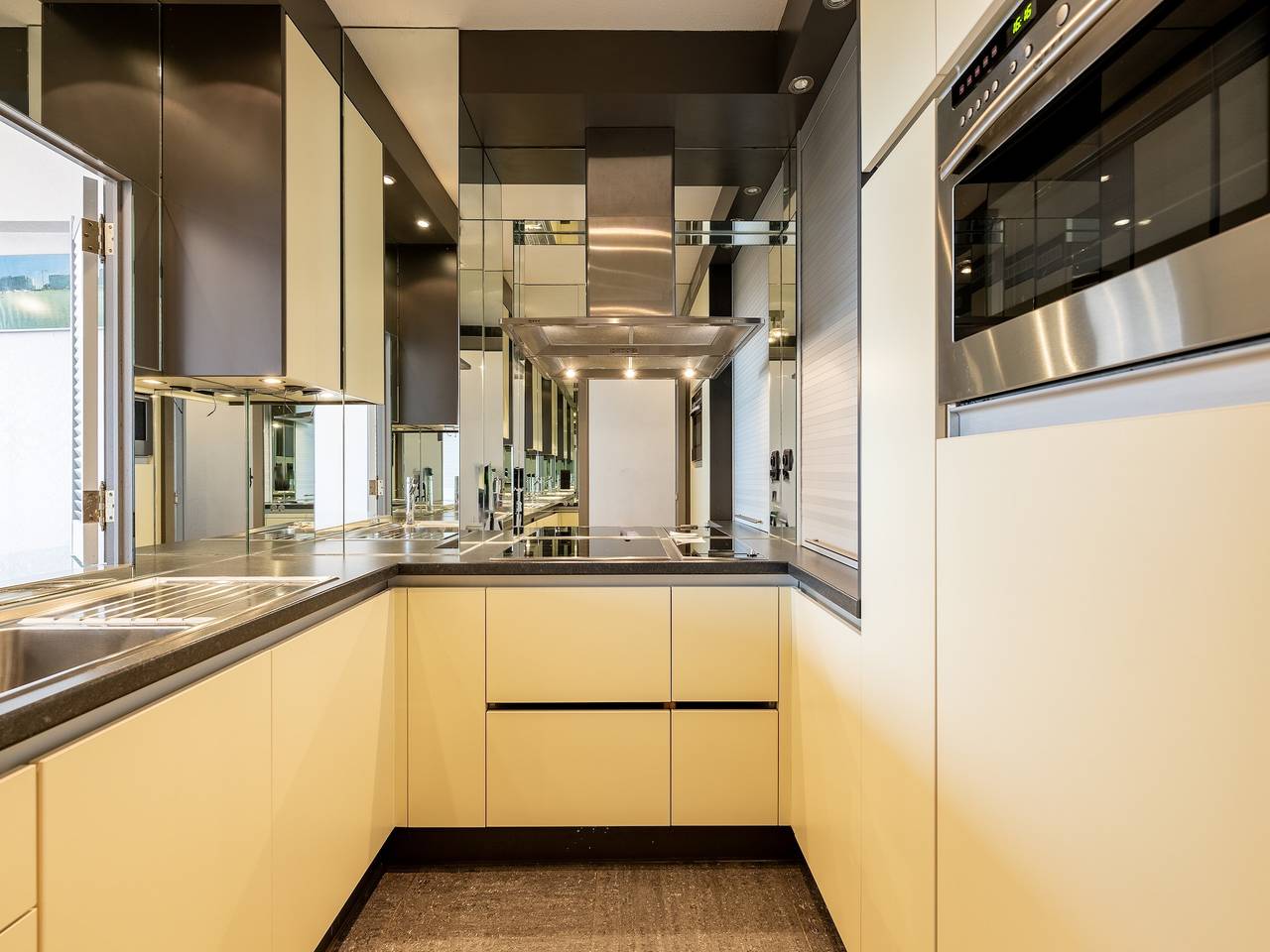 Geheel appartement, Appartement aan Zee in België met Uitzicht in Blankenberge, Belgische Kust