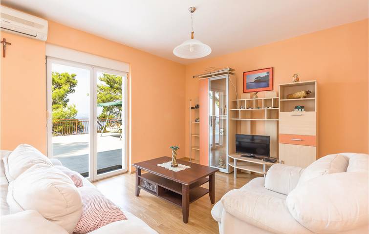 Schickes Apartment mit 2 Schlafzimmern und Terrasse, 700 m vom Strand entfernt und mit kostenlosen Parkplätzen in Punta Soline, Brela