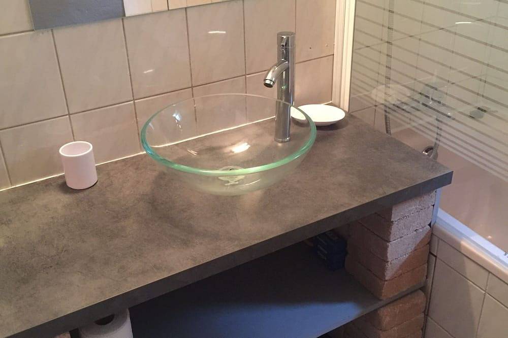 Appartement entier, T2 independant + terrasse; Vedene, pres d Avignon in Vedène, Vaucluse