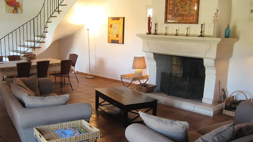Villa pour 11 personnes, avec Terrasse ainsi que Jardin et Piscine à L'Isle-sur-la-Sorgue - 3
