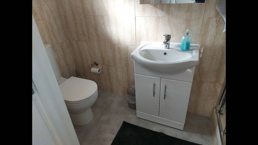 Familienzimmer mit eigenem Bad in Harrow, London