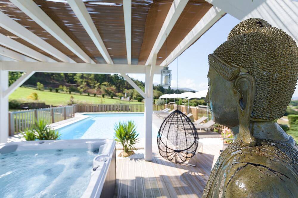 Charming and exceptional cottage, swimming pool and jacuzzi, near Saint Jean de Luz in Saint-Pée-sur-Nivelle, Bayonne region