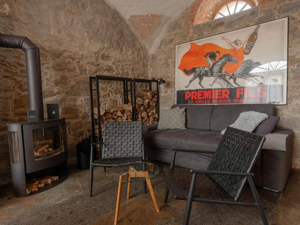 Cały apartament, Maisonette-Wohnung mit Kamin im historischen Gewölbe in Großharthau, Oberlausitz-Niederschlesien