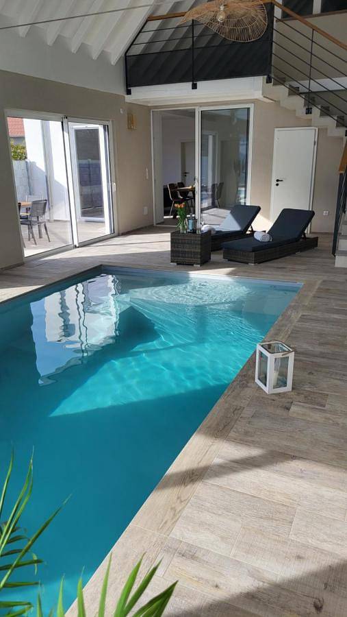 Villa pour 4 personnes, avec Jacuzzi et Terrasse ainsi que Jardin et Piscine