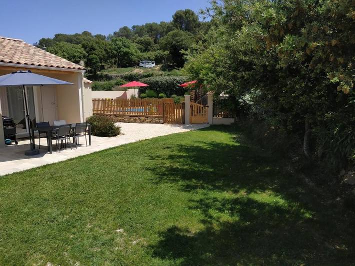 Location de vacances pour 5 personnes, avec vue ainsi que jardin et piscine à Entrechaux - 4