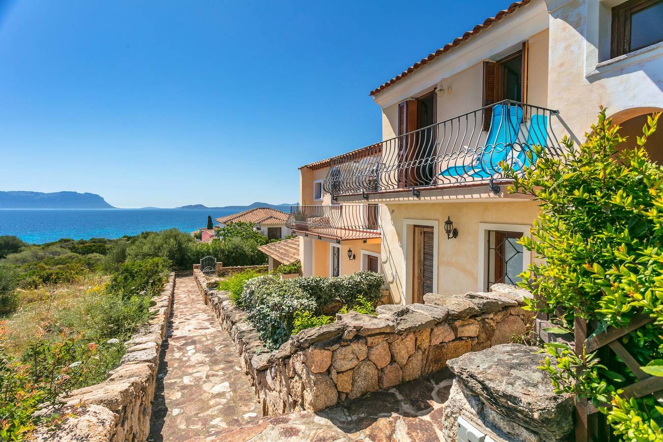 Ganze Wohnung, Ferienwohnung mit traumhaftem Meerblick und Balkon; Parkplätze vorhanden in Golfo Aranci, Costa Smeralda