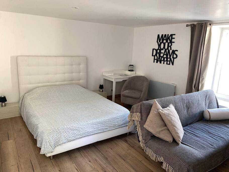 Appartement entier, Appart 2 pièces 35m2,centre ville, parking gratuit in Bourges, Région de Bourges