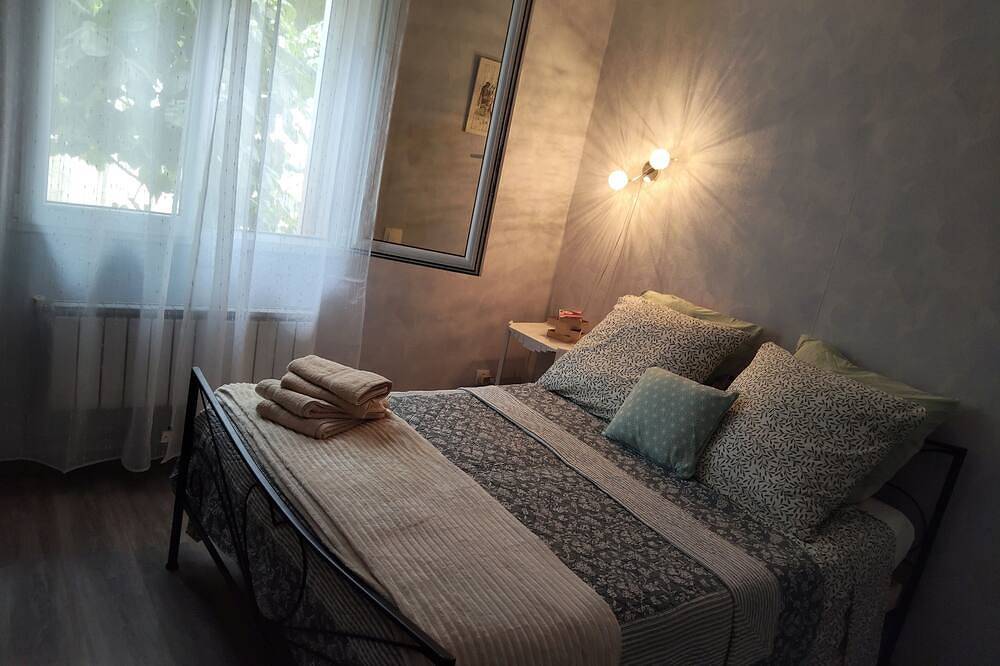 Entire apartment, First floor apartment in a villa with terraces and swimming pool in Ollioules, Toulon region
