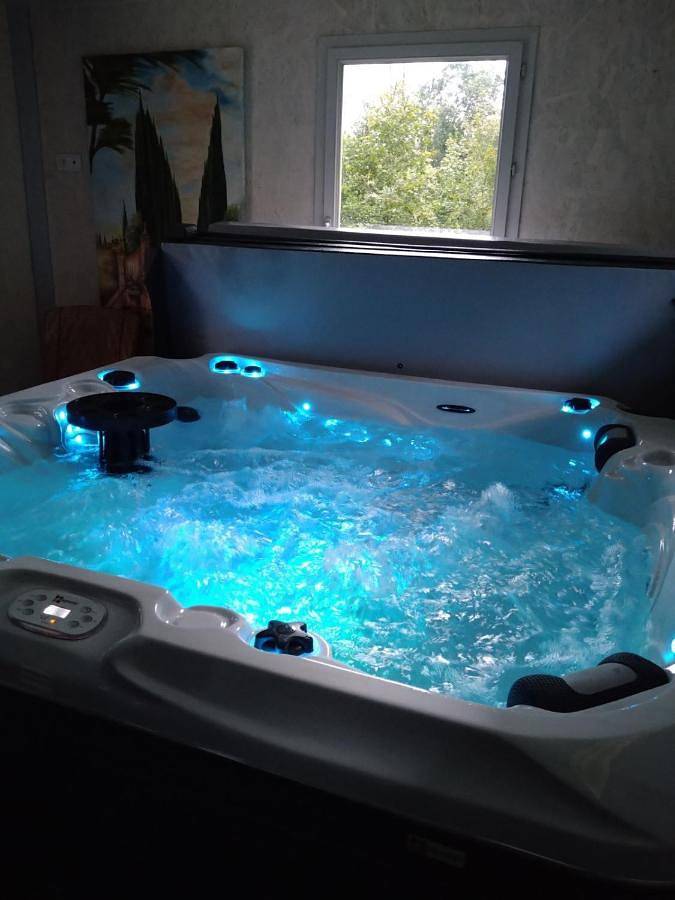 Location de vacances pour 6 personnes, avec jardin et jacuzzi à Fresse - 2