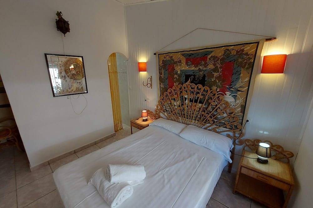 Magnificent Villa with private pool and garden Cap7P Free Wifi in l'Escala, Upper Empordà