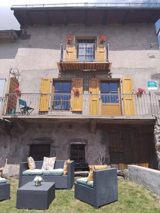 Location de vacances pour 4 personnes, avec jardin et vue à Thiézac - 2