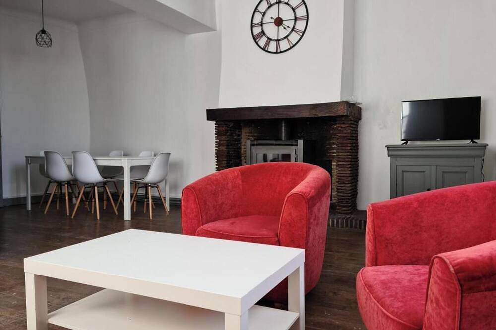 Entire apartment, Homerez - Apt. Beaugency modern in Beaugency, Loire Valley