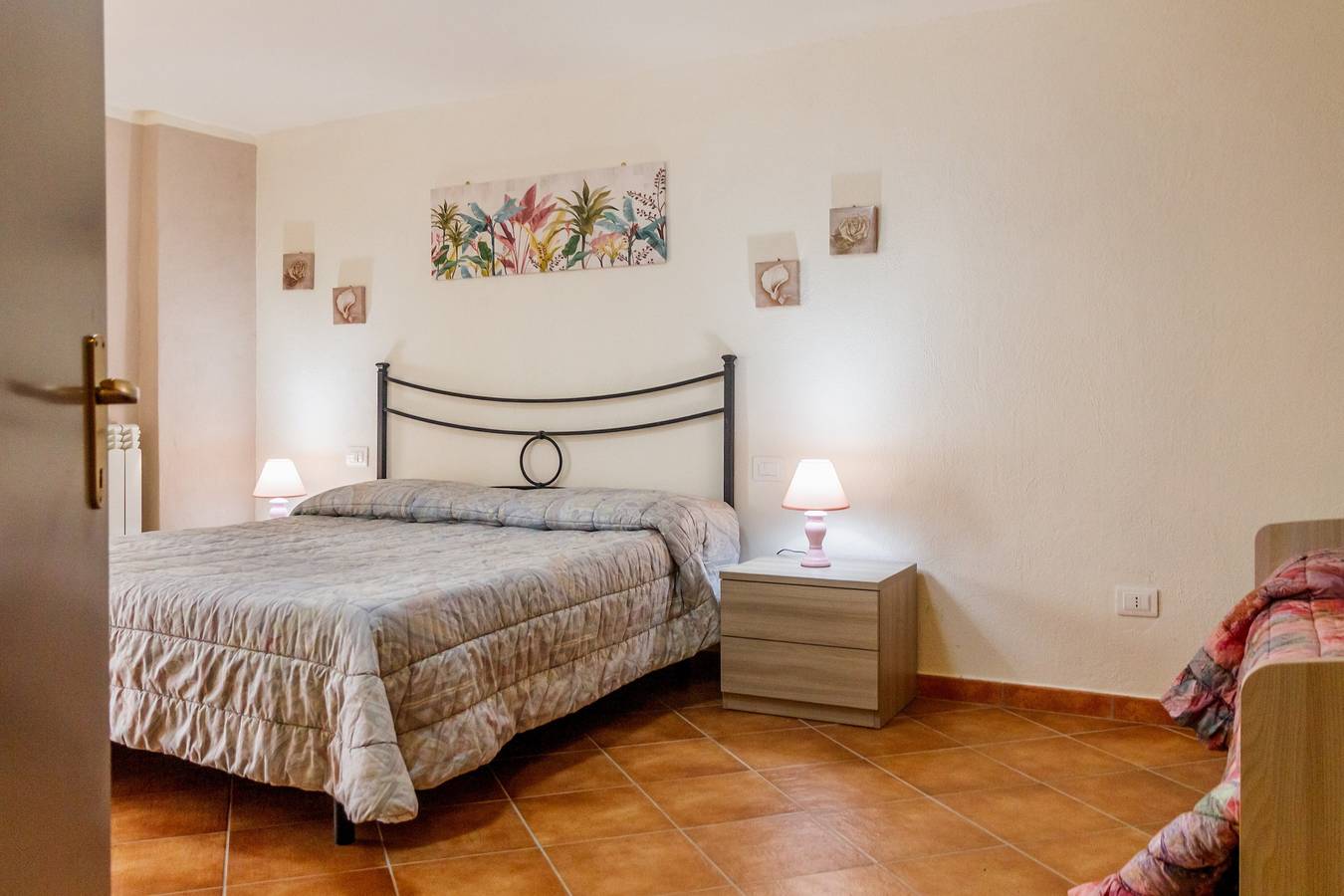 Entire apartment, Apartment 'Appartamento Tommy' with Shared Terrace and Wi-Fi in Grosseto Province