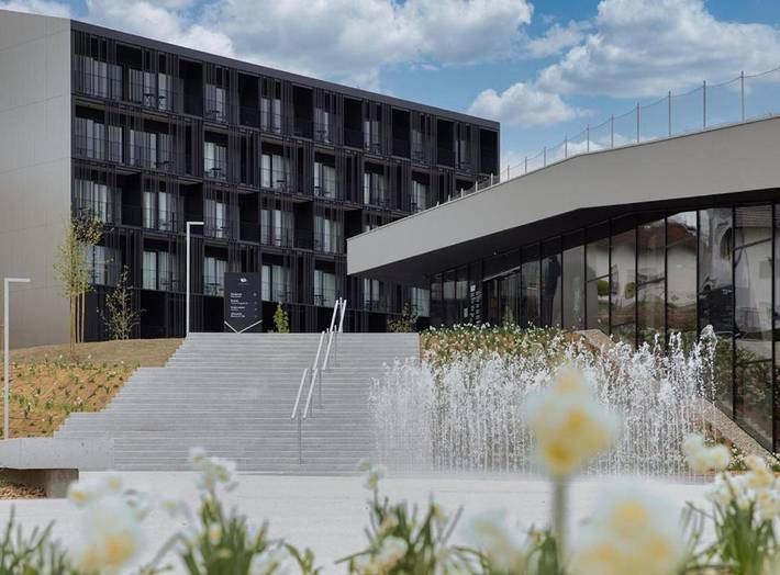 Hôtel pour 4 personnes, avec balcon et vue