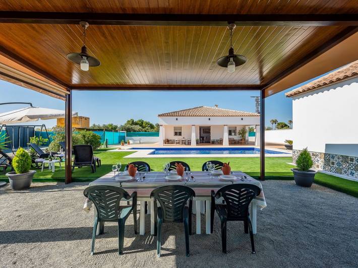 Casa rural para 6 personas, con terraza además de jardín y piscina en Marchena - 3
