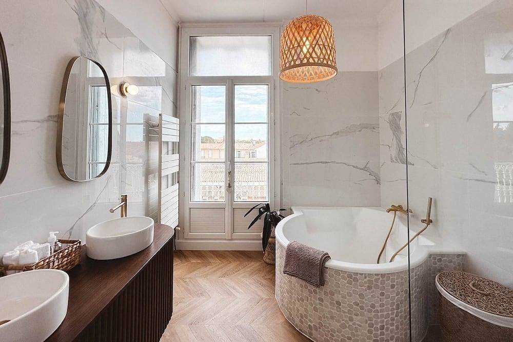 Appartement entier, La Maison de Maître (3 chambres / 6 personnes) in Magalas, Côte méditerranéenne (France)