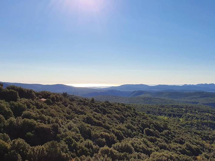 Location de vacances pour 4 personnes, avec vue ainsi que piscine et jardin à Mons (Var) - 4