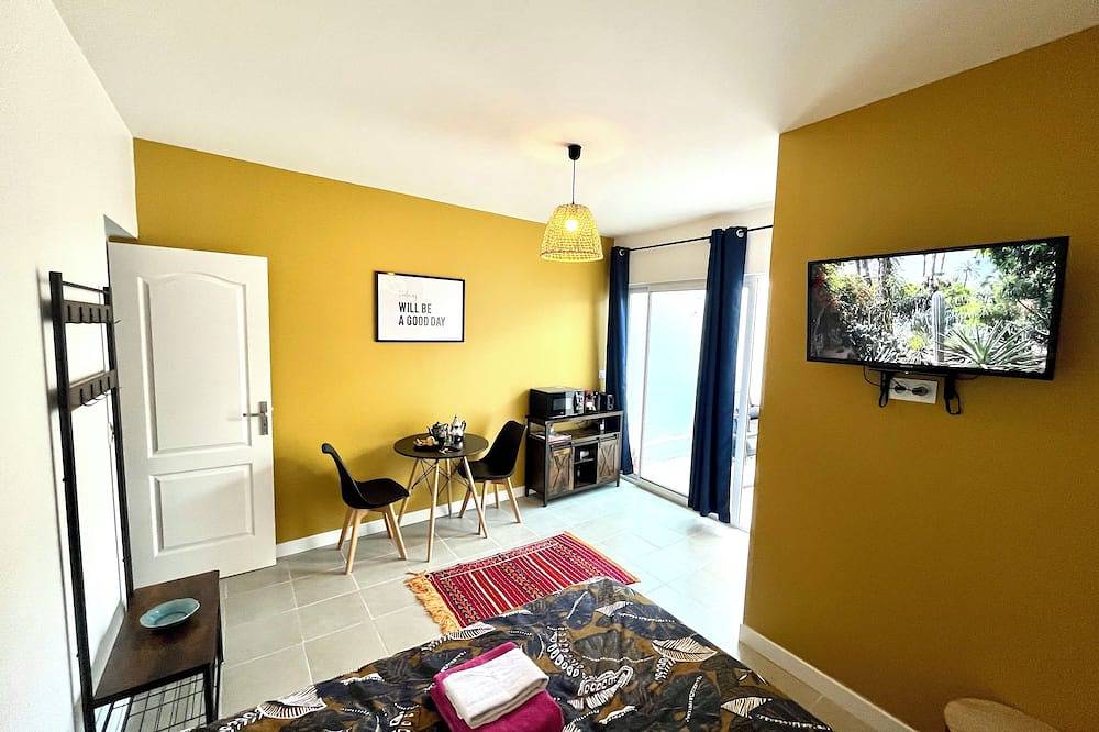 Entire apartment, La Petite Majorelle in Libourne, Libourne region
