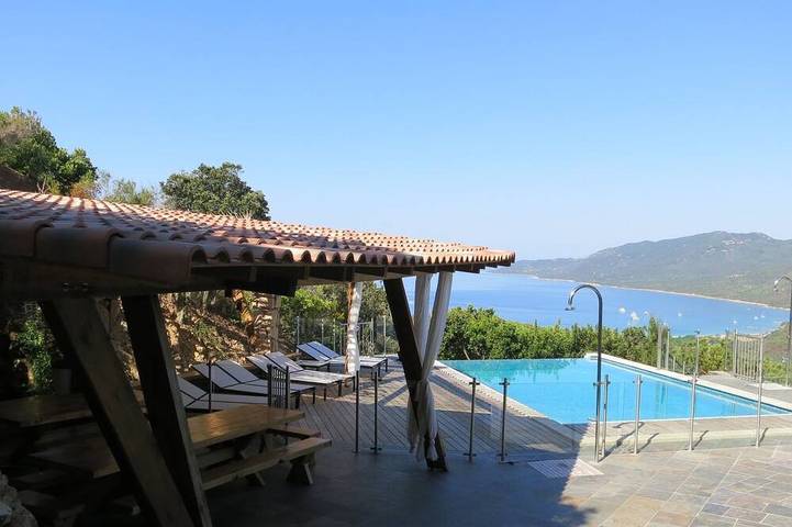 Gîte pour 11 personnes, avec jardin et piscine ainsi que jacuzzi et balcon dans Plage Cupabia