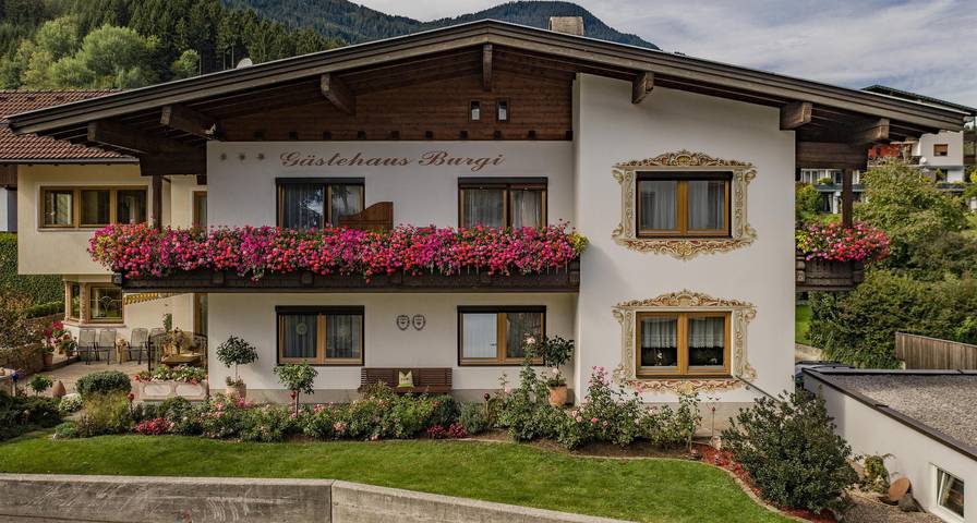 Chambre d’hôte pour 3 personnes, avec Balcon et Terrasse ainsi que Jardin et Sauna à Fügen