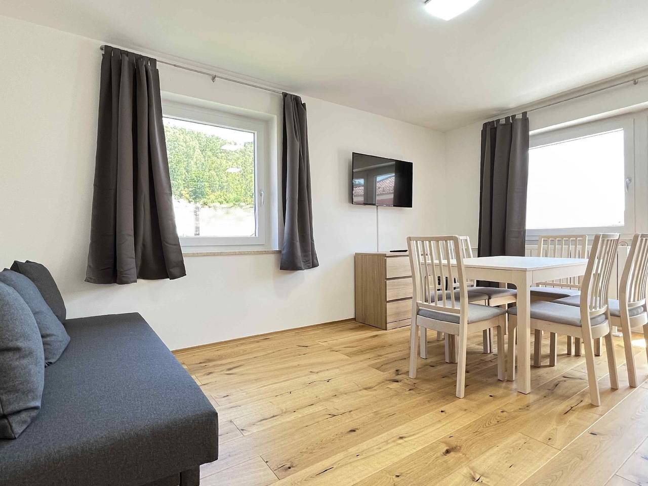 Ganze Ferienwohnung, Sad154 Moderne Monteurwohnung mit Balkon in Schwandorf, Ostbayern