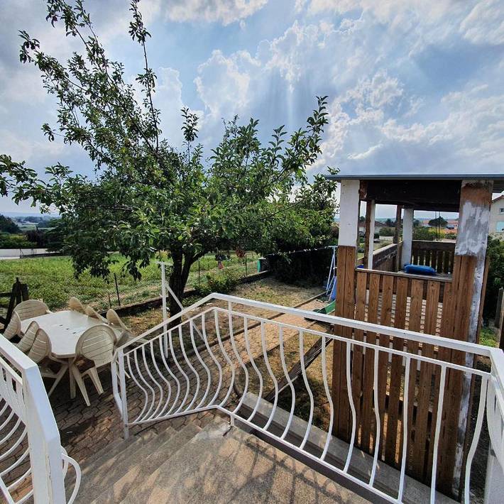 Location de vacances pour 10 personnes, avec piscine et jardin à Saint-Galmier - 4