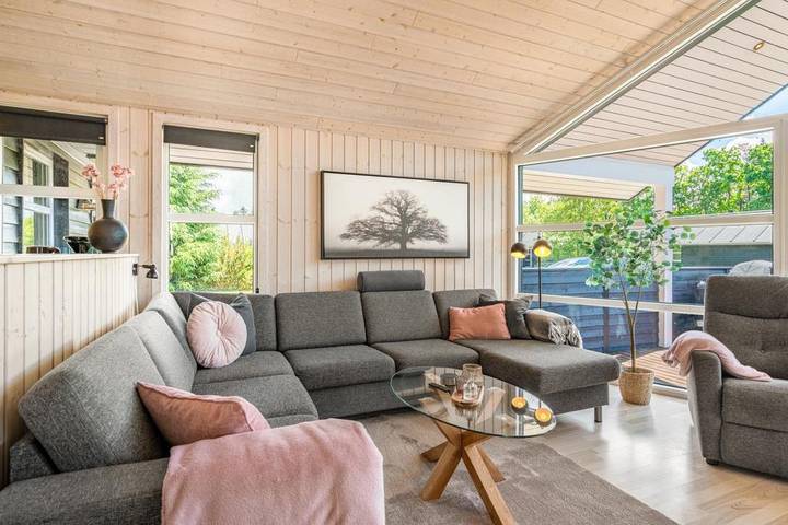 Großzügiges Ferienhaus in Houstrup mit Wellness, Aktivitätsraum und eingezäuntem Grundstück in Nørre Nebel, Varde