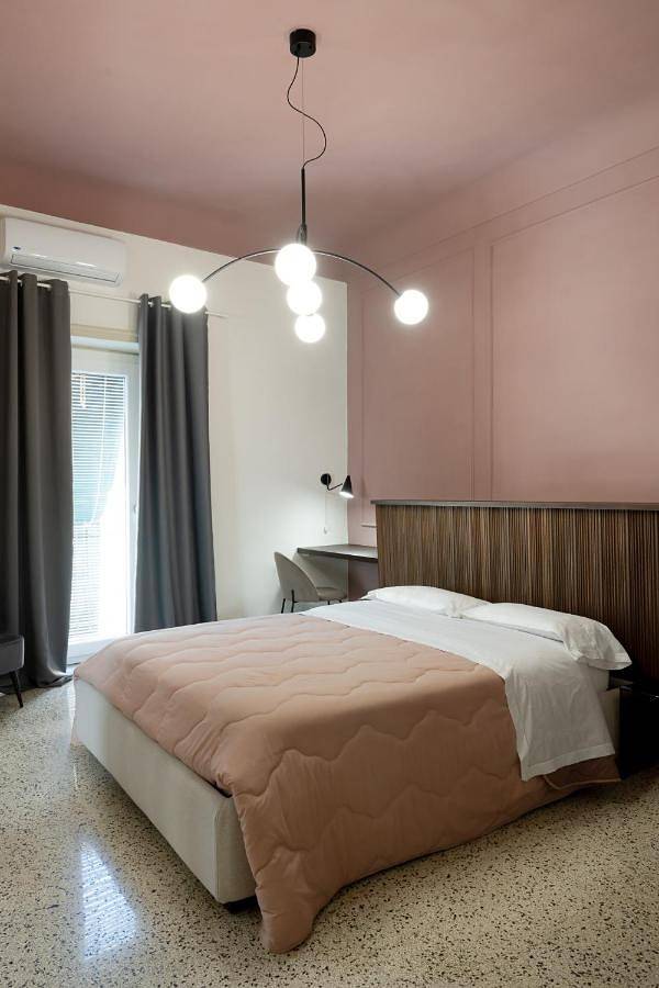 Chambre d’hôte pour 2 personnes, avec vue et balcon à Valguarnera Caropepe