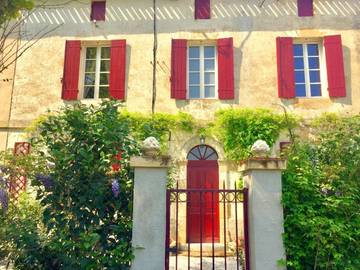 Gîte pour 4 personnes, avec piscine ainsi que vue et jardin, animaux acceptés à Pineuilh