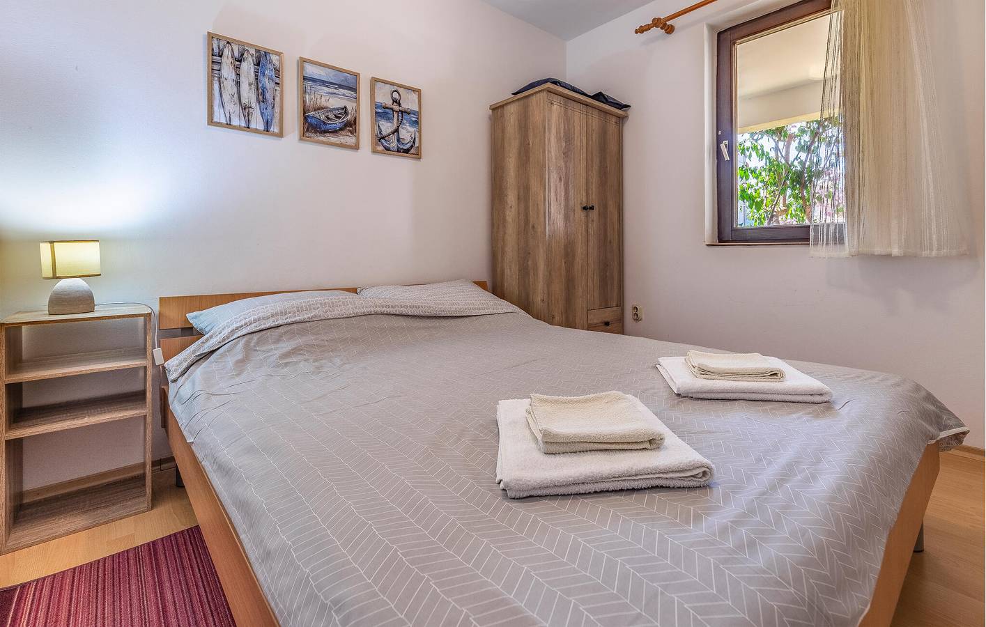 Ganze Ferienwohnung, Gemütliche Ferienwohnung mit Terrasse und Parkplatz, 1 km vom Strand Bijeca entfernt in Medulin Stadt, Medulin