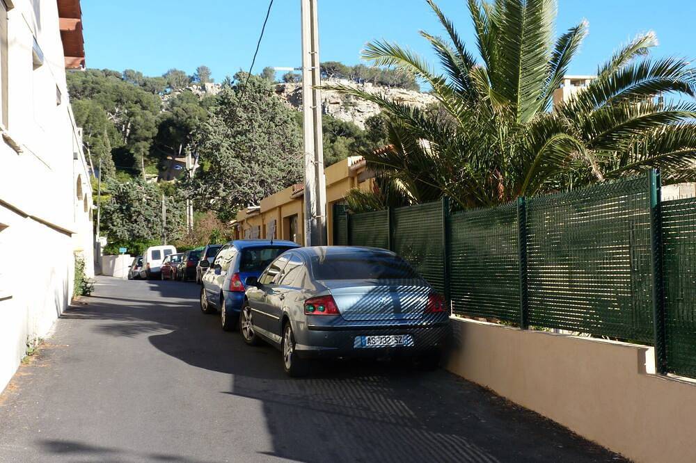 Geheel appartement, Waterfront 50 meter van het strand, 70m2 Luxe, Wifi, -terrace 60m2, Full Su in Carry-le-Rouet, Istres en omgeving