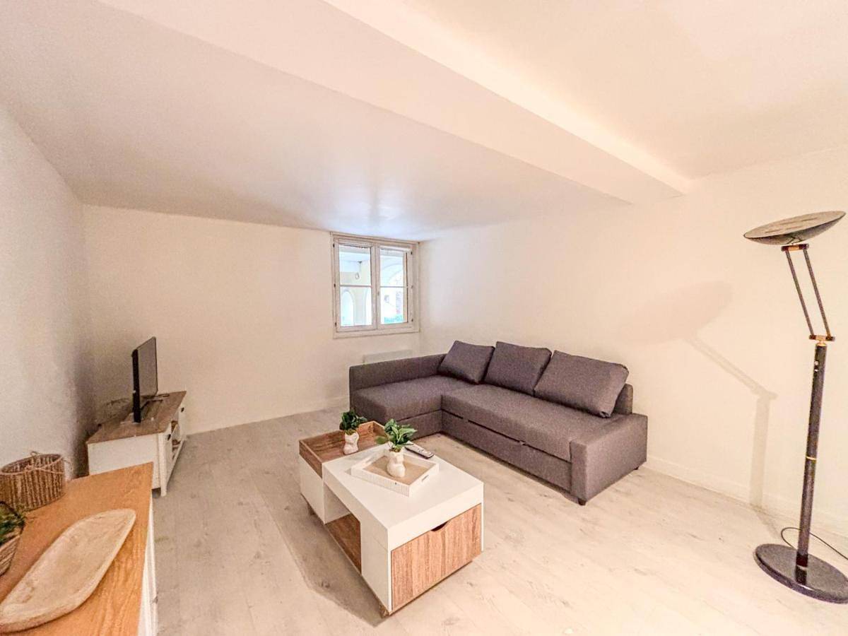 Appartement entier, One-Bedroom Apartment in Bellême, Parc naturel régional du Perche