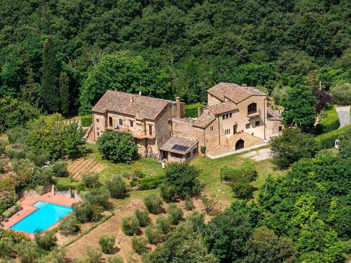 Agriturismo per 4 persone, con piscina e giardino a Volterra
