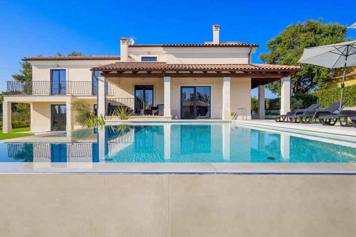 Villa für 14 Personen, mit Balkon und Kinderpool sowie Garten und Pool in Istrien - 2