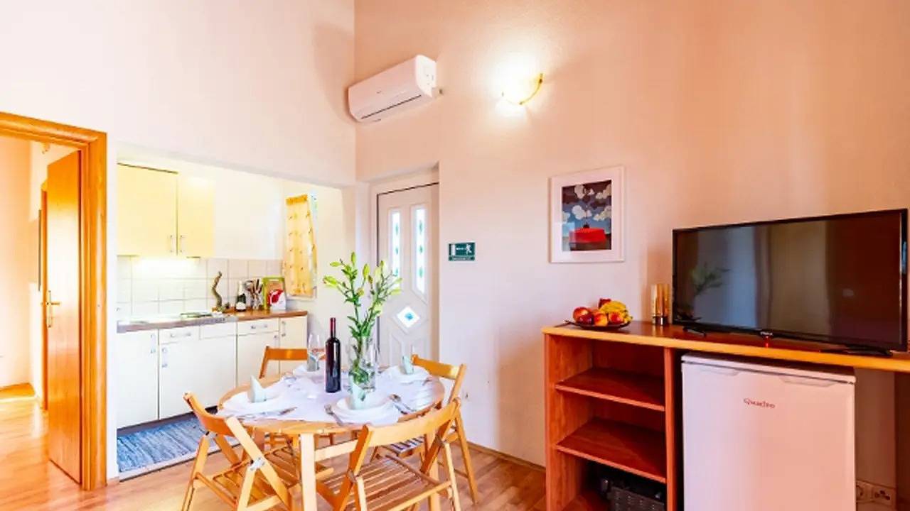 Ganze Ferienwohnung, Ferienwohnung für 4 Personen (42 m²) in Kneza in Račišće (Dalmatien), Korcula