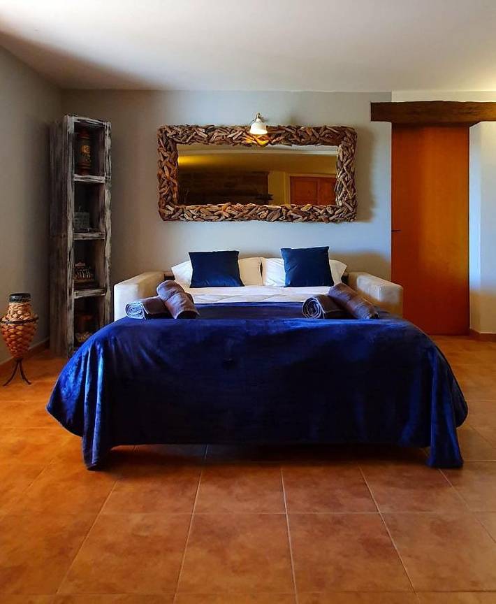 Apartamento para 6 personas, con Jacuzzi y Terraza además de Jardín y Piscina en Cardona 