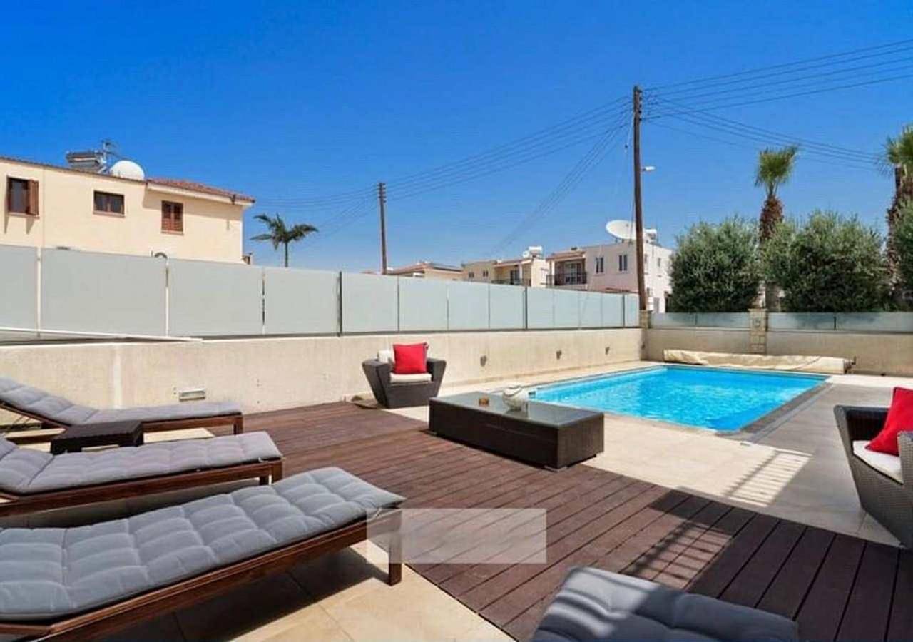 Six-Bedroom Villa with Private Pool in Paphos, South Cyprus