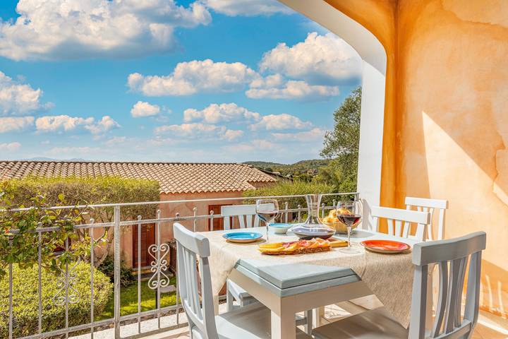 Precioso apartamento "Shanti House Olbia" con Wi-Fi, aire acondicionado, jardín y terraza. in Pittulongu, Olbia