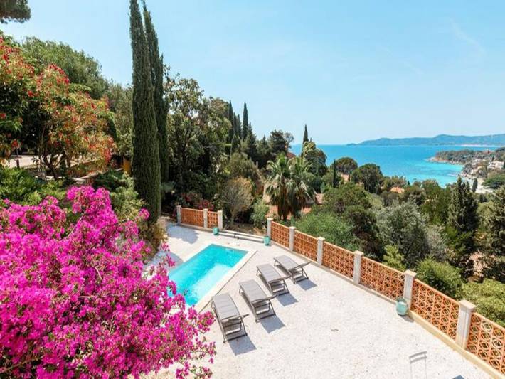 Appartement de vacances pour 10 personnes, avec piscine ainsi que jardin et balcon, adapté aux familles