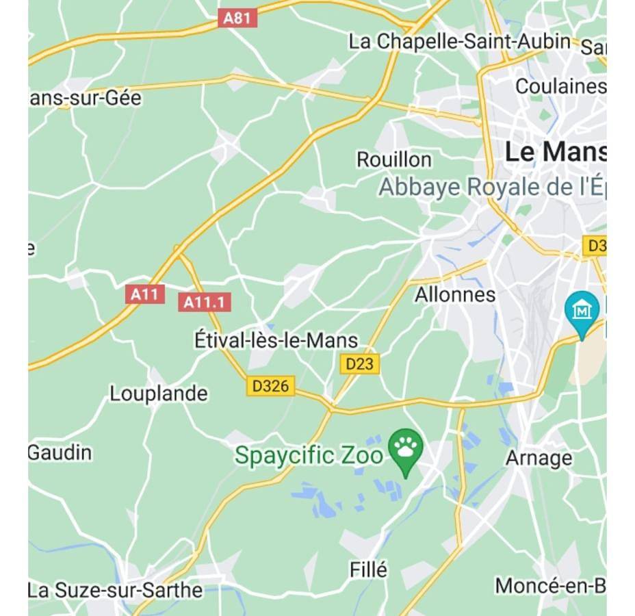 Appartement de vacances entier, Double Room with Shared Bathroom in La Suze-sur-Sarthe, Sarthe
