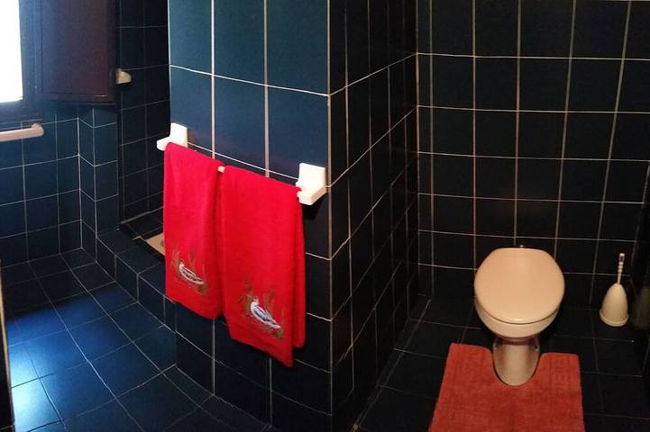 Ganze Wohnung, Wohnung in einem Landhaus auf einem Hügel mit Meerblick, großem Park und Schwimmbad in Casale Marittimo, Etruskische Küste