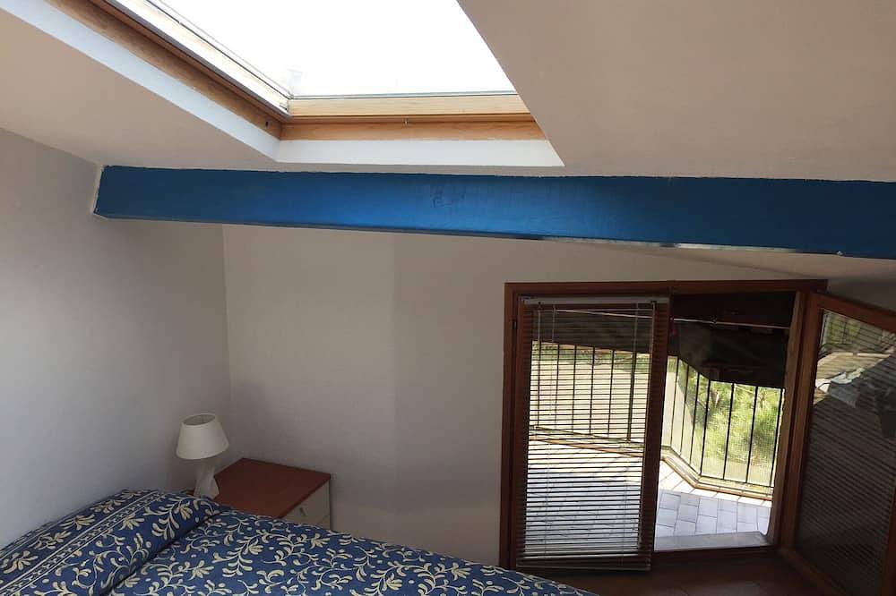 Apartamento entero, La Casa Azul: precioso apartamento a pocos metros de la playa de S. Lorenzo (Im) in San Lorenzo al Mare, Riviera di Ponente