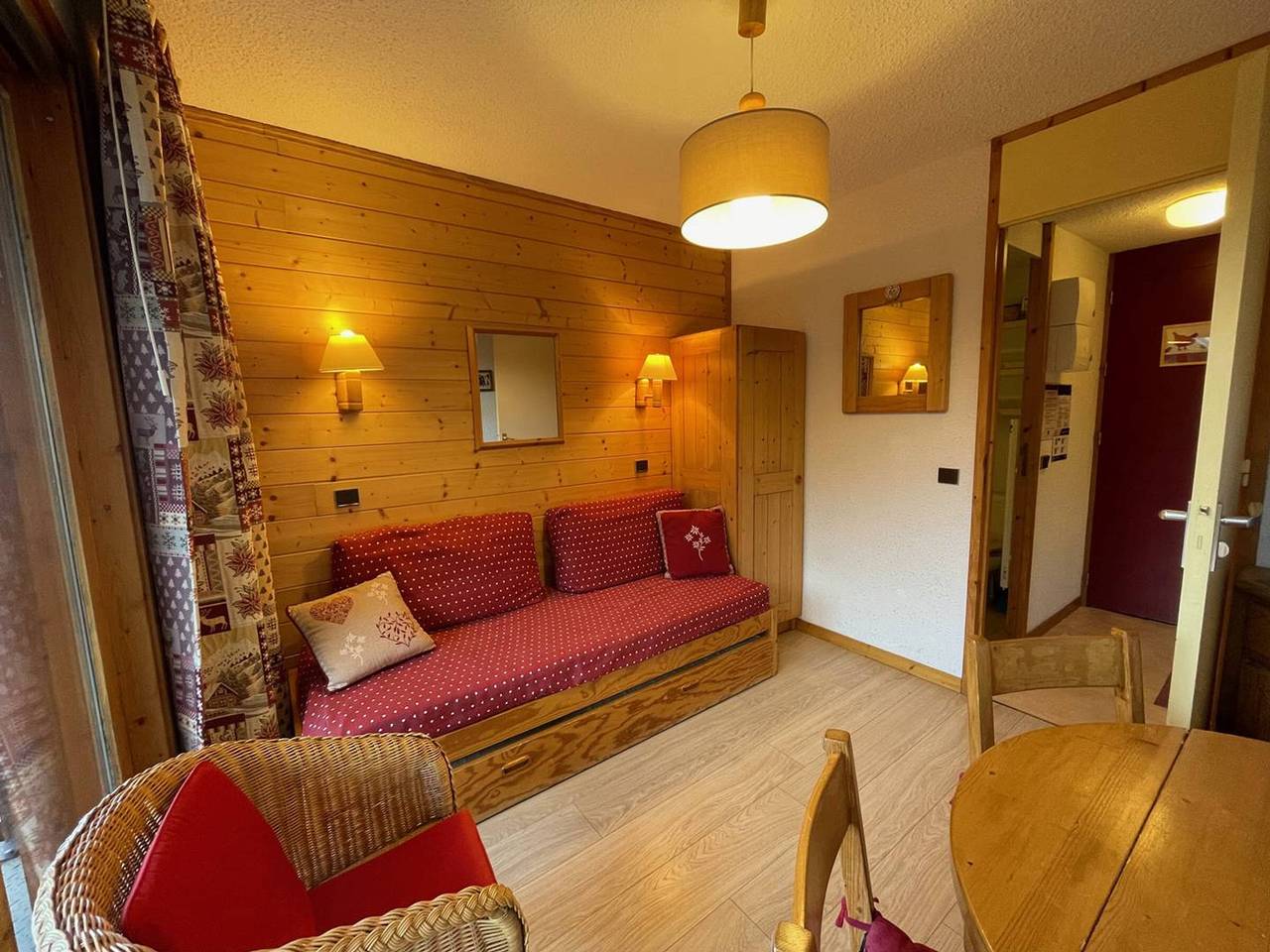 Apartamento entero, Estudio acogedor para 2 pers. con balcón, a pie de pistas en Valmorel in Valmorel, Les Avanchers-Valmorel