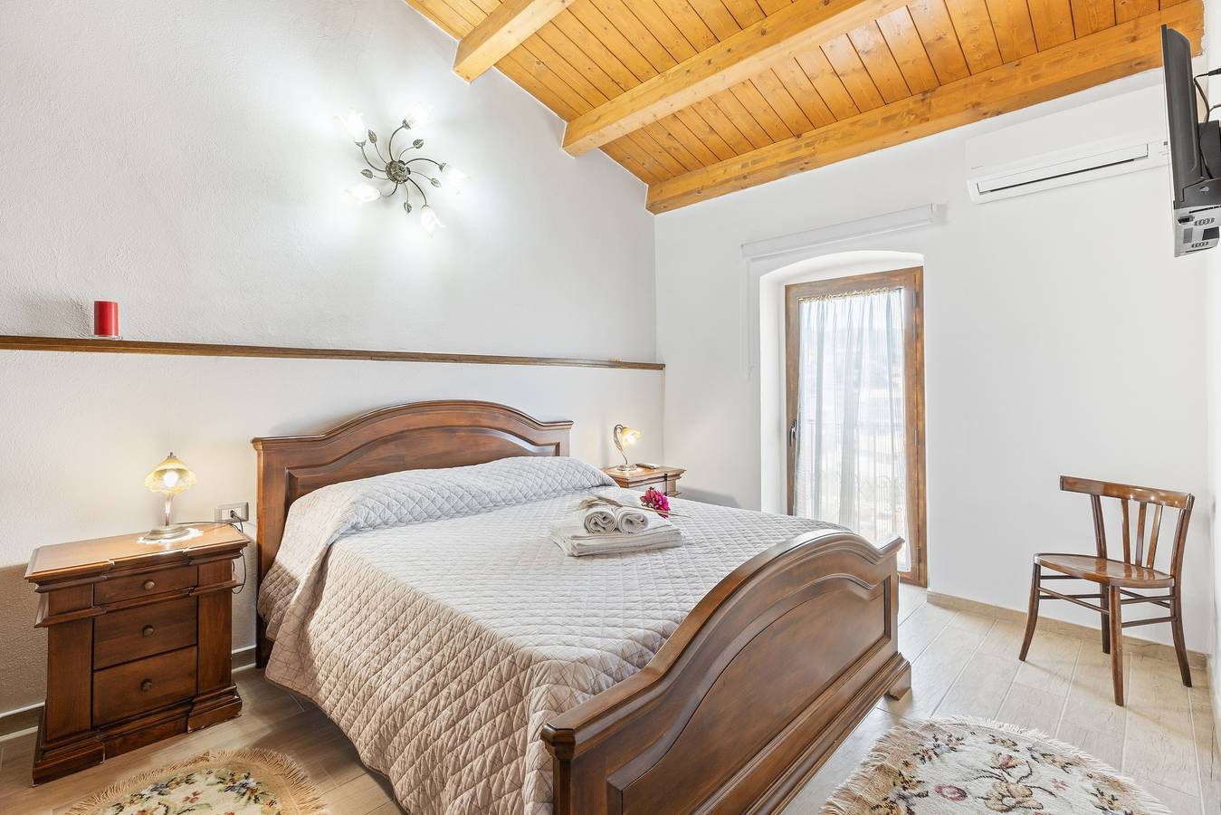 Hel lejlighed, Apartment 'Erato' with Sea View, Wi-Fi and Air Conditioning in Scano di Montiferro, Sardinien