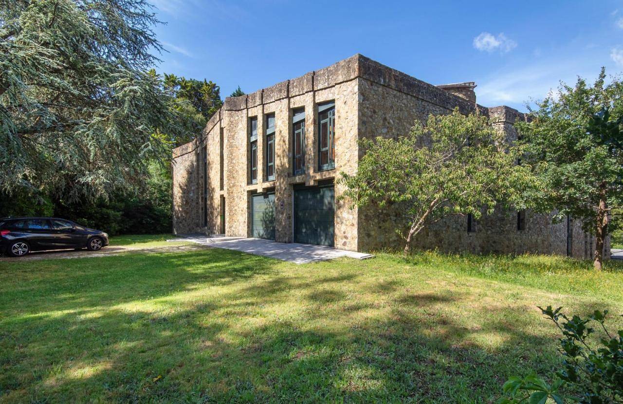 Ag Casa O Remanso de Pedreira con finca 20000 m2 in Carballo, Costa de Galicia