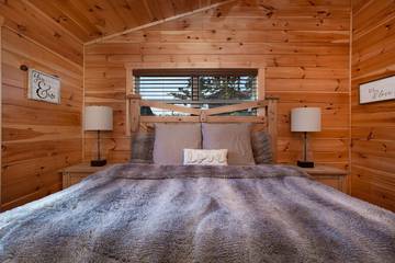 Log Cabin for 4 People in Pigeon Forge, Sevier County, Photo 2